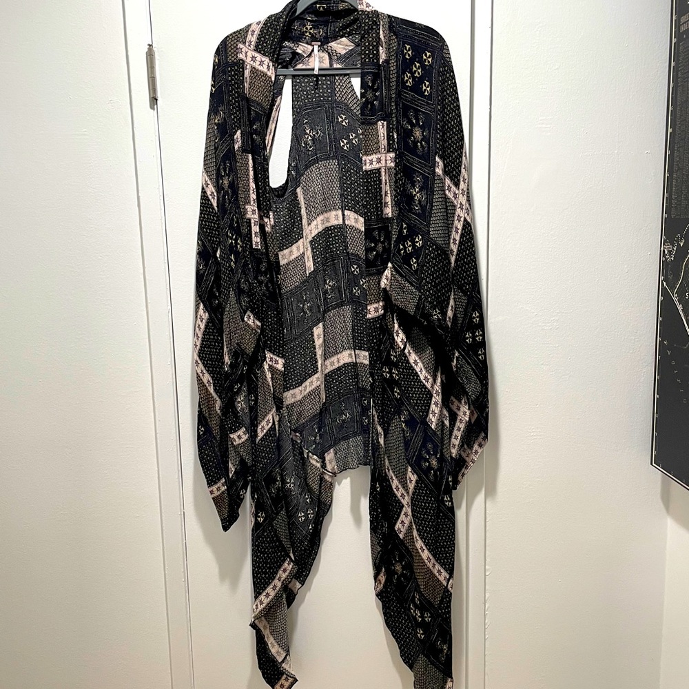 Free People Printed kimono cape XS/S